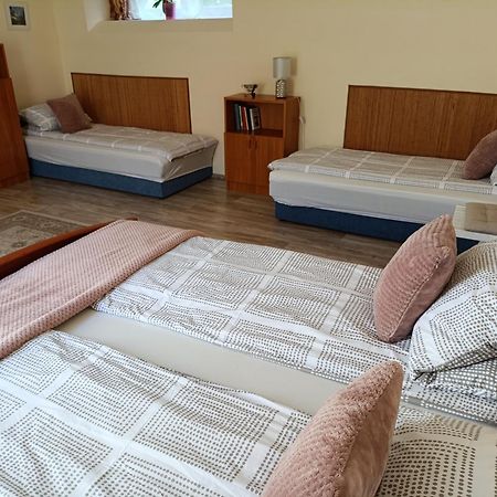 Cehmesterek Apartman إغير المظهر الخارجي الصورة