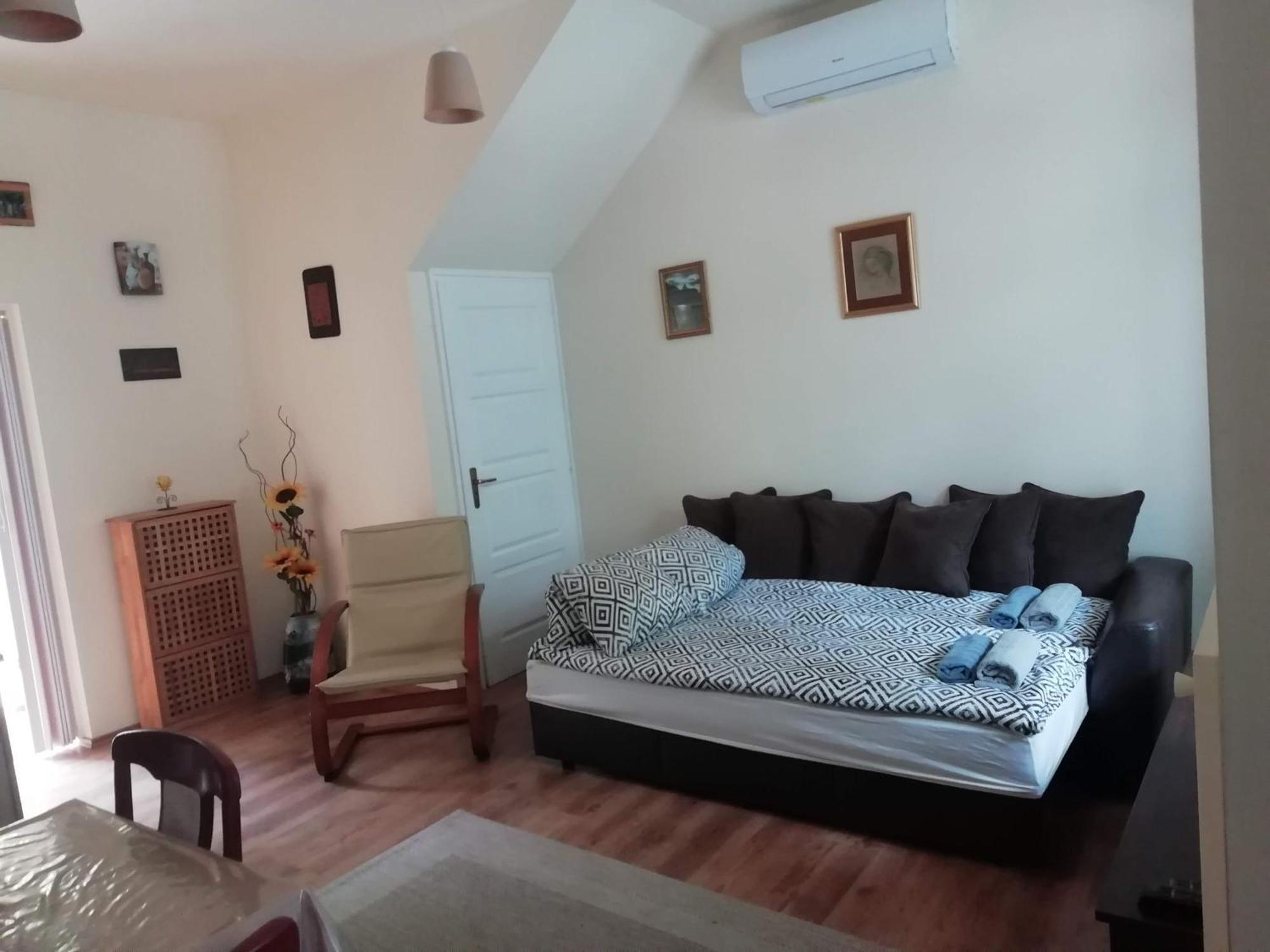 Cehmesterek Apartman إغير المظهر الخارجي الصورة